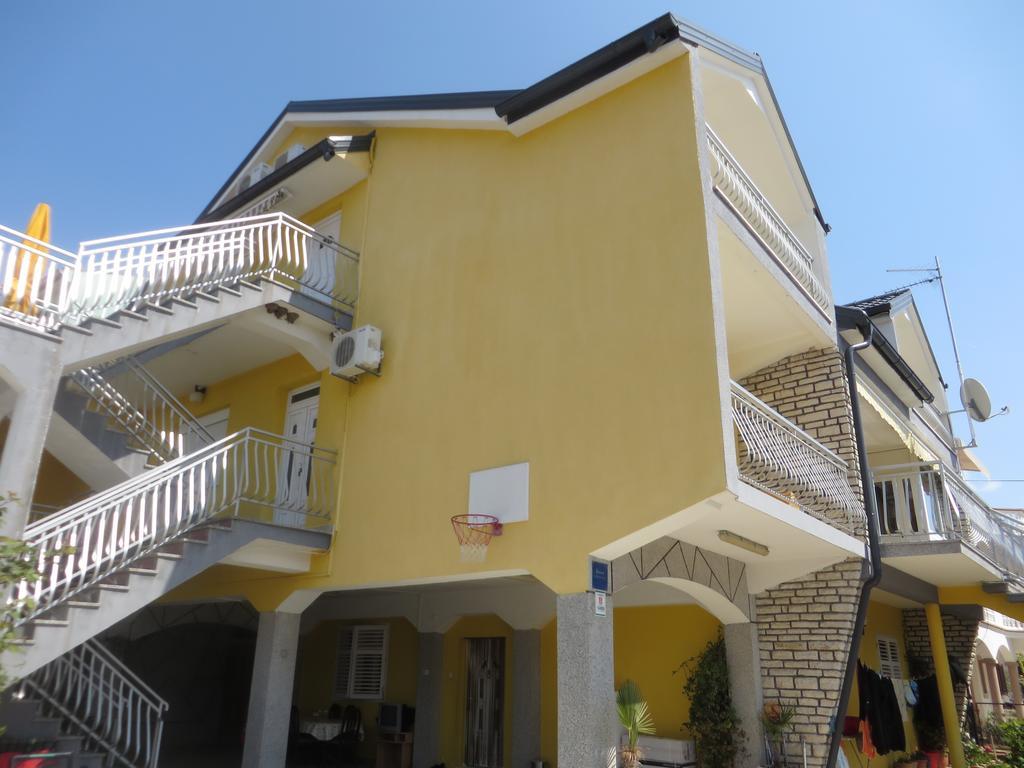 Apartments Tonka Pakoštane Esterno foto